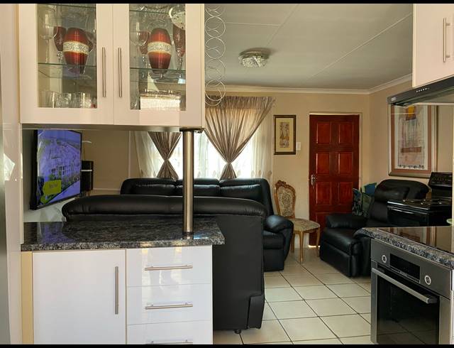 3 BEDROOM HOUSE SOLD IN GOLDEN GARDENS
